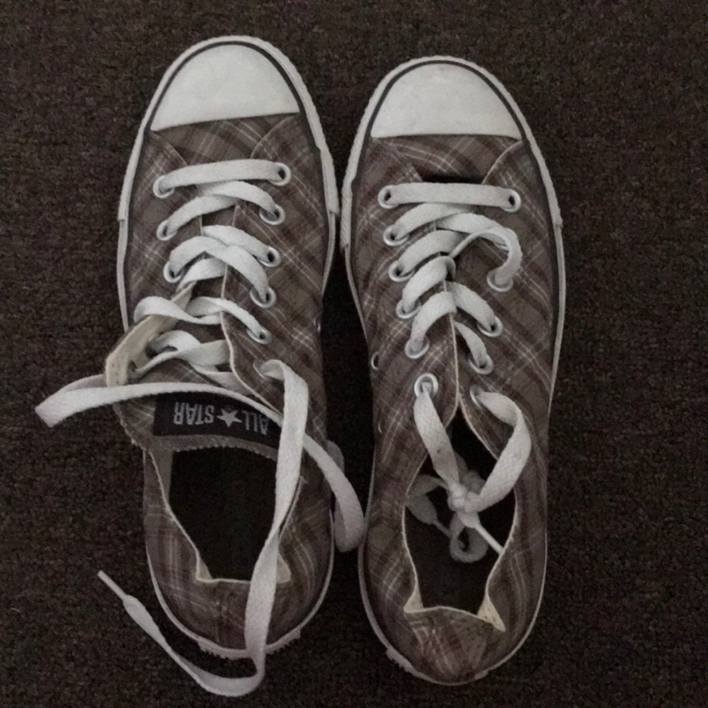 Plaid brown converse